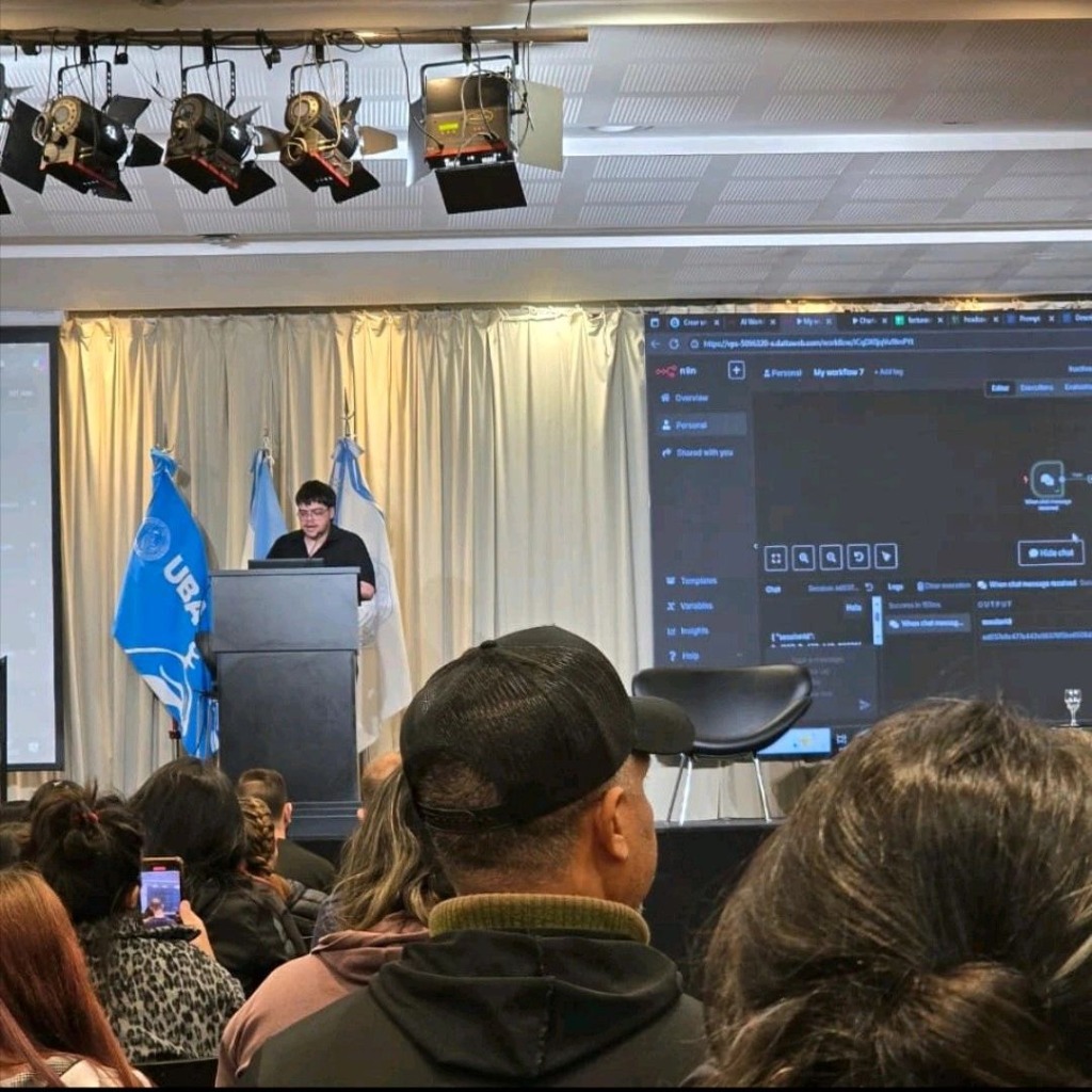 Kevin Cáceres como expositor en Data Aventura Summit - UBA